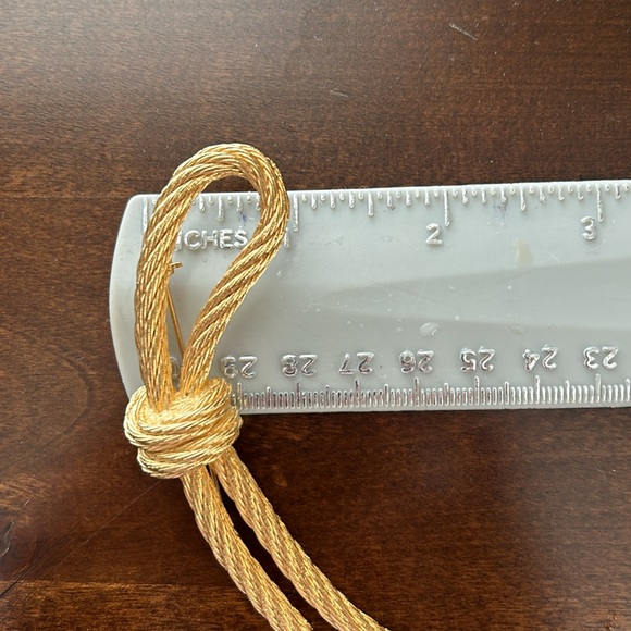 Vintage Christian Dior twisted rope brooch. Signed gold plated authentic pin. - Picture 6 of 6